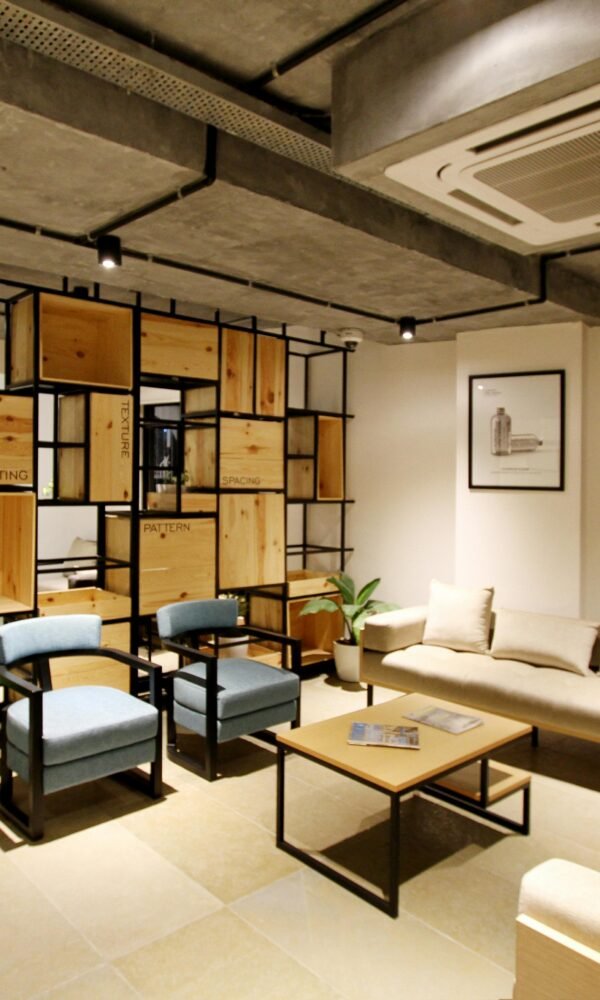 House 2251247 600x1000